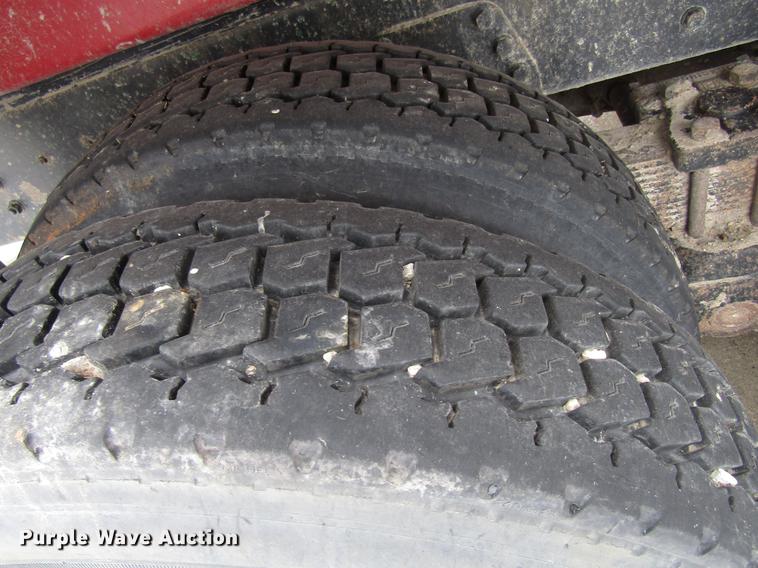 image for item EU9572 2000 International 4900 refuse truck