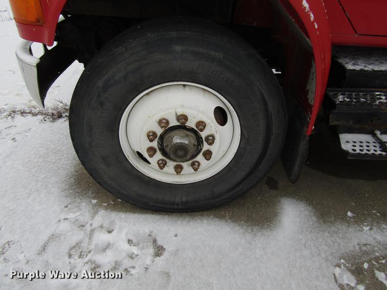 image for item EU9572 2000 International 4900 refuse truck