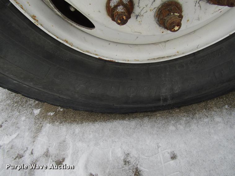 image for item EU9572 2000 International 4900 refuse truck