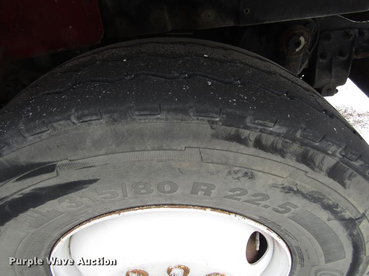 image for item EU9572 2000 International 4900 refuse truck