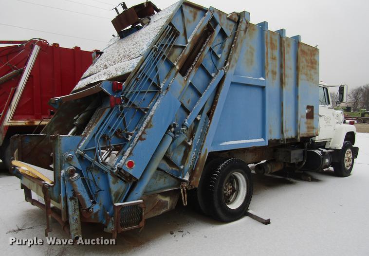 image for item EU9573 1989 Ford LN8000 refuse truck