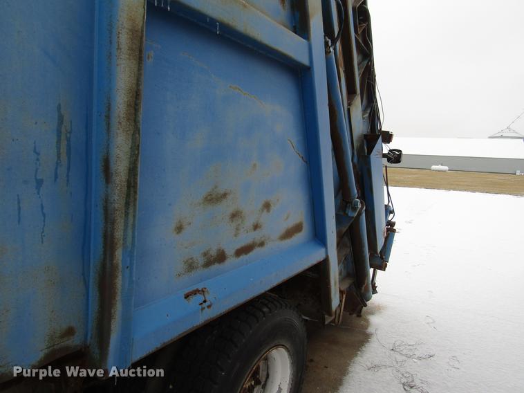 image for item EU9573 1989 Ford LN8000 refuse truck