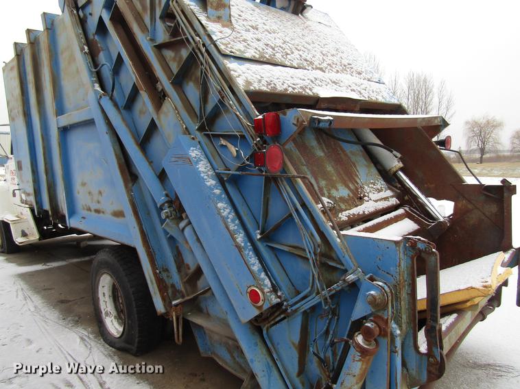 image for item EU9573 1989 Ford LN8000 refuse truck