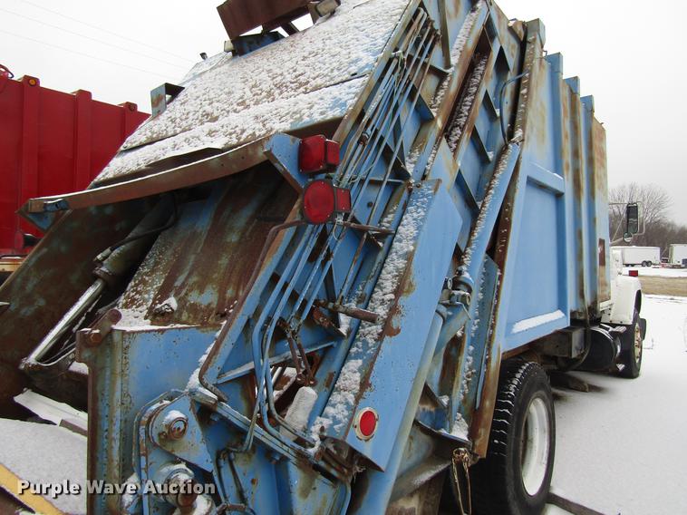 image for item EU9573 1989 Ford LN8000 refuse truck