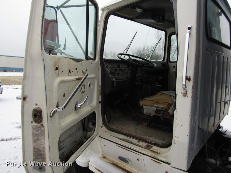 image for item EU9573 1989 Ford LN8000 refuse truck