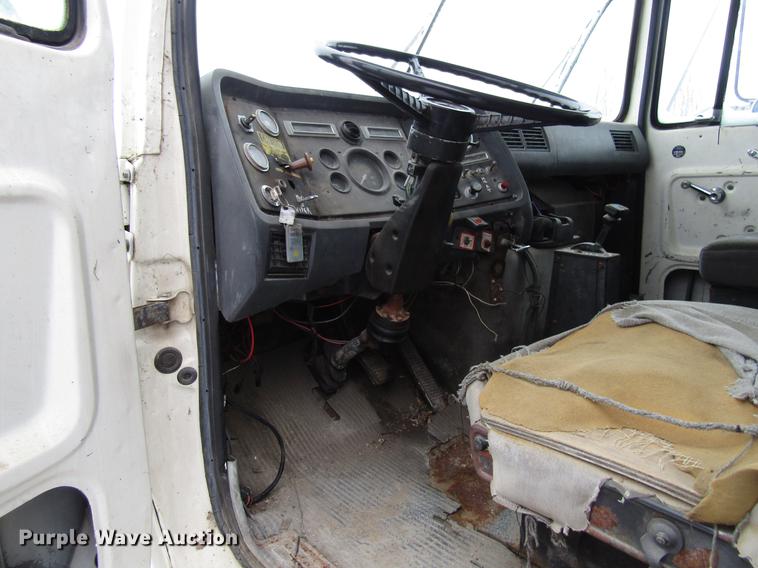 image for item EU9573 1989 Ford LN8000 refuse truck