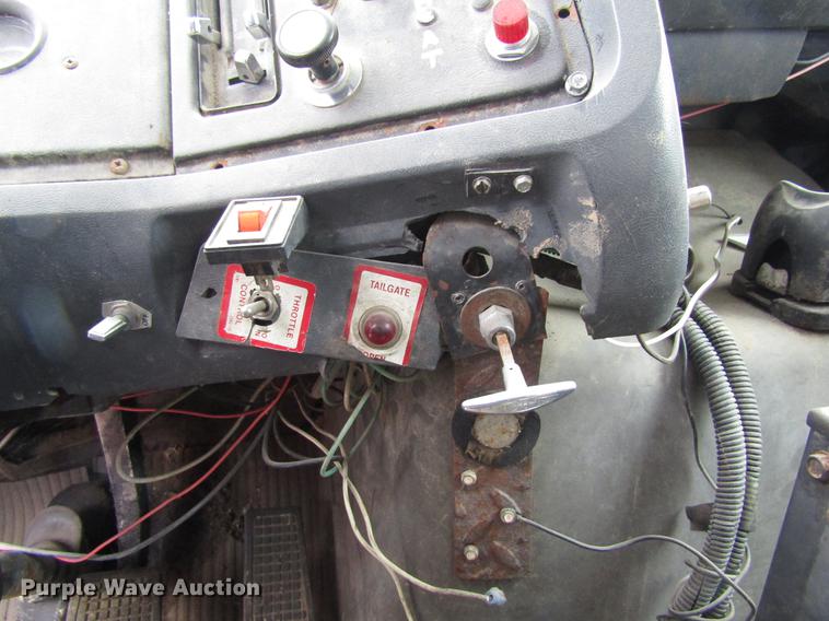 image for item EU9573 1989 Ford LN8000 refuse truck