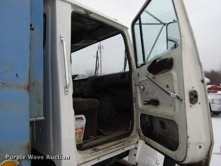 image for item EU9573 1989 Ford LN8000 refuse truck