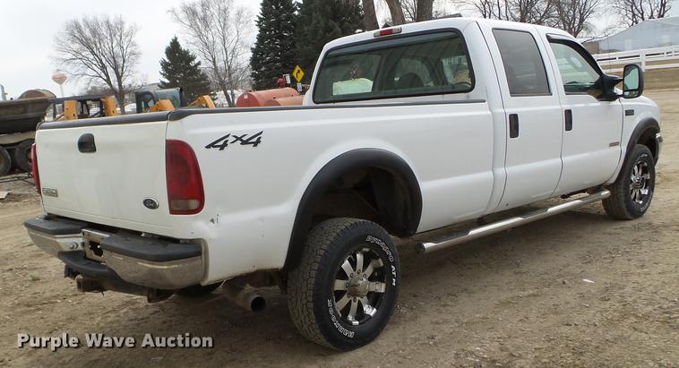 image for item EW9886 2004 Ford F350 Super Duty Crew Cab pickup truck