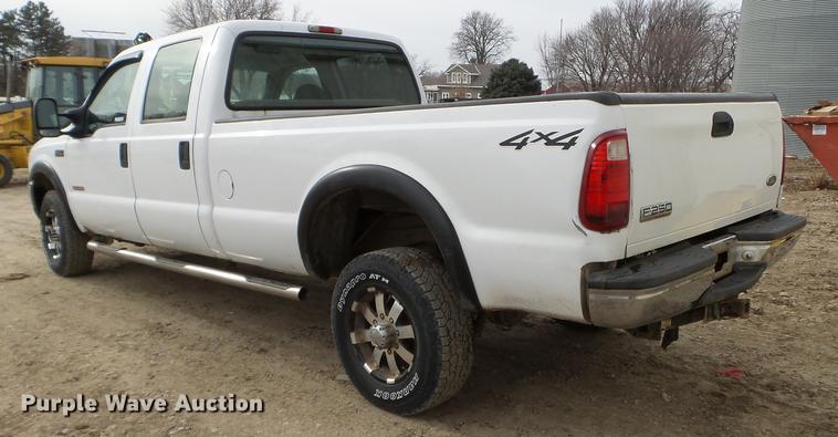 image for item EW9886 2004 Ford F350 Super Duty Crew Cab pickup truck
