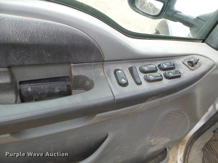 image for item EW9886 2004 Ford F350 Super Duty Crew Cab pickup truck