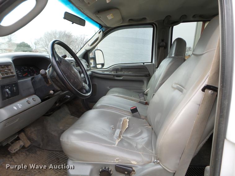 image for item EW9886 2004 Ford F350 Super Duty Crew Cab pickup truck