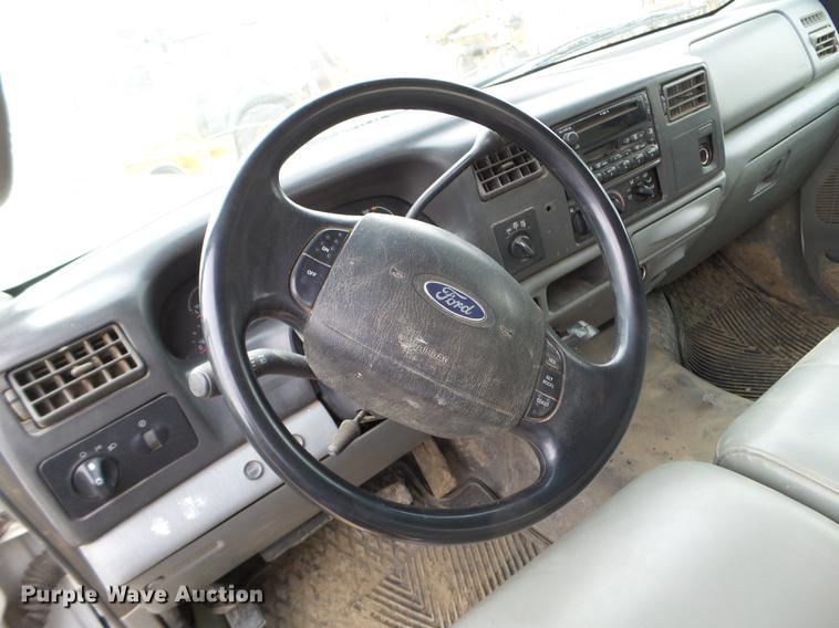 image for item EW9886 2004 Ford F350 Super Duty Crew Cab pickup truck