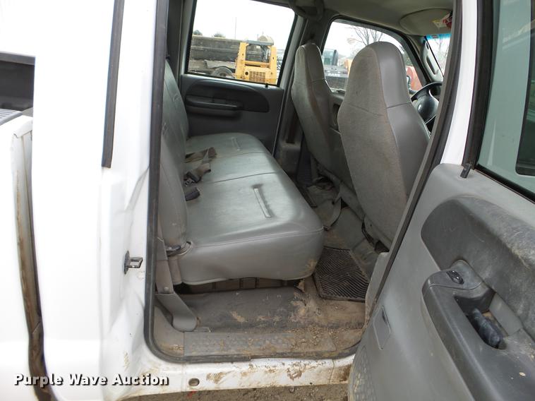 image for item EW9886 2004 Ford F350 Super Duty Crew Cab pickup truck