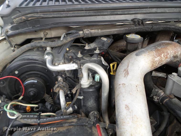 image for item EW9886 2004 Ford F350 Super Duty Crew Cab pickup truck