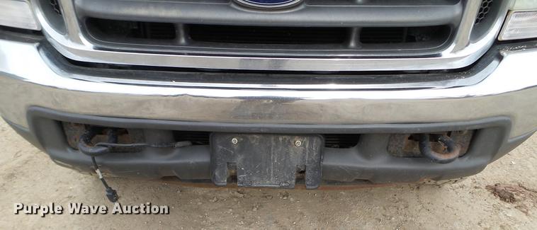 image for item EW9886 2004 Ford F350 Super Duty Crew Cab pickup truck