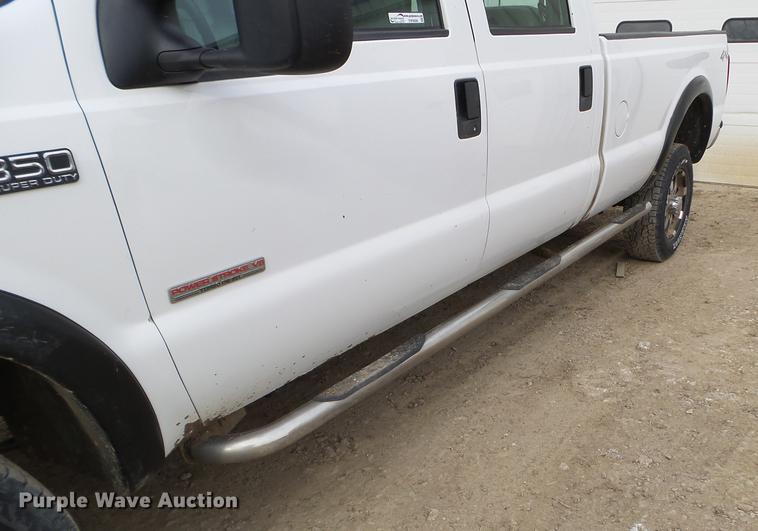image for item EW9886 2004 Ford F350 Super Duty Crew Cab pickup truck
