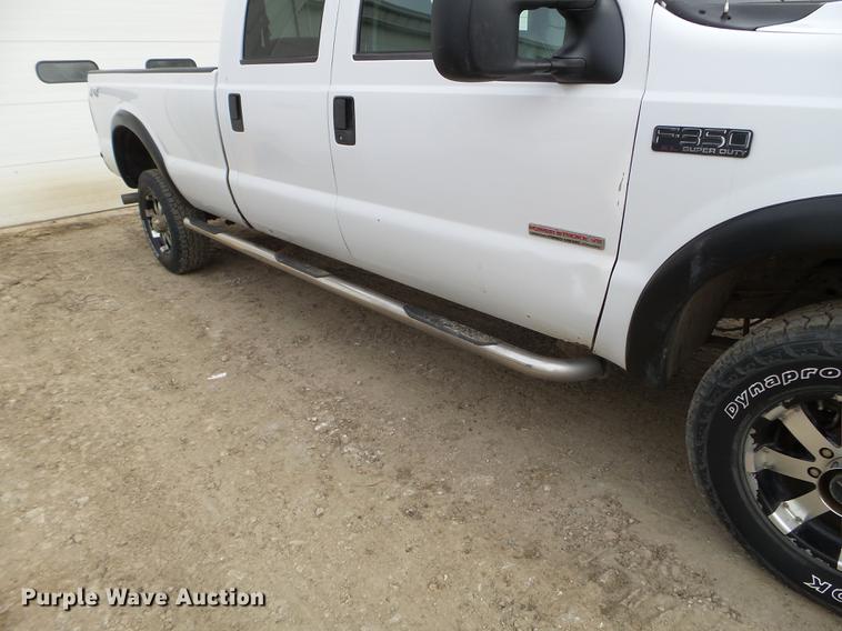 image for item EW9886 2004 Ford F350 Super Duty Crew Cab pickup truck