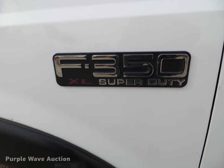 image for item EW9886 2004 Ford F350 Super Duty Crew Cab pickup truck