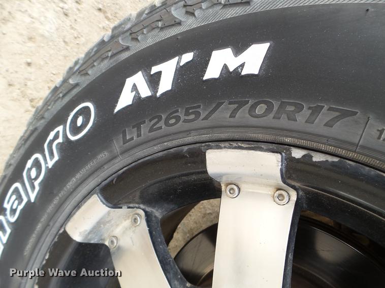 image for item EW9886 2004 Ford F350 Super Duty Crew Cab pickup truck