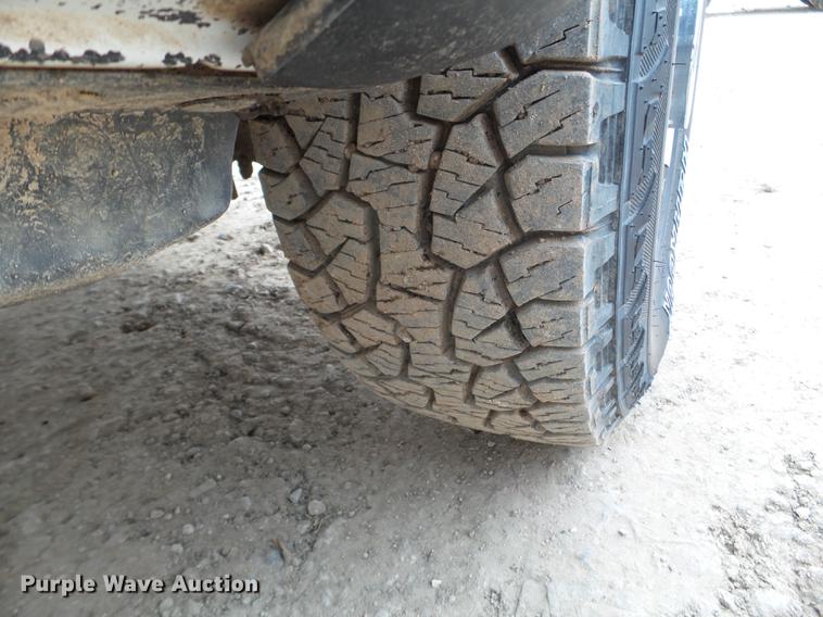 image for item EW9886 2004 Ford F350 Super Duty Crew Cab pickup truck