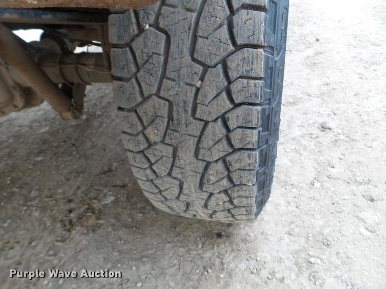 image for item EW9886 2004 Ford F350 Super Duty Crew Cab pickup truck