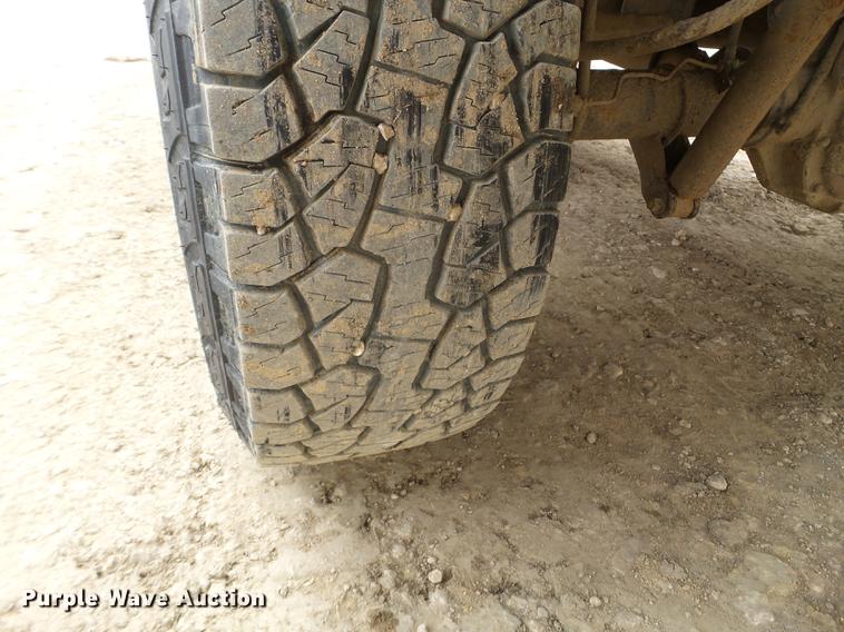 image for item EW9886 2004 Ford F350 Super Duty Crew Cab pickup truck