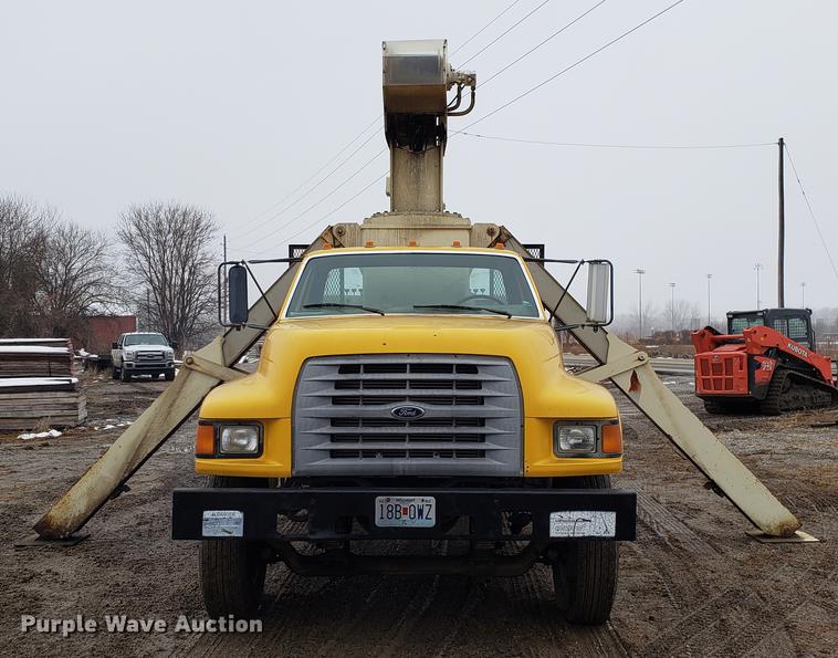 image for item AV9331 1998 Ford F800 crane truck