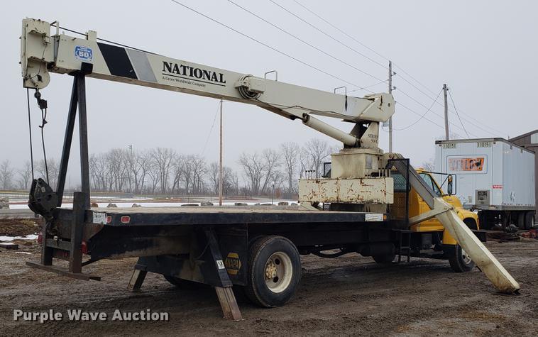 image for item AV9331 1998 Ford F800 crane truck