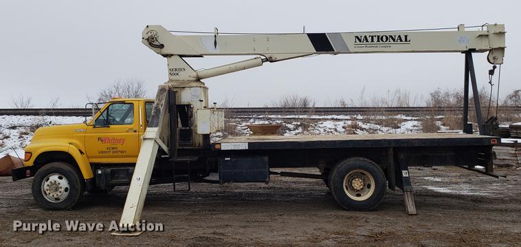 image for item AV9331 1998 Ford F800 crane truck