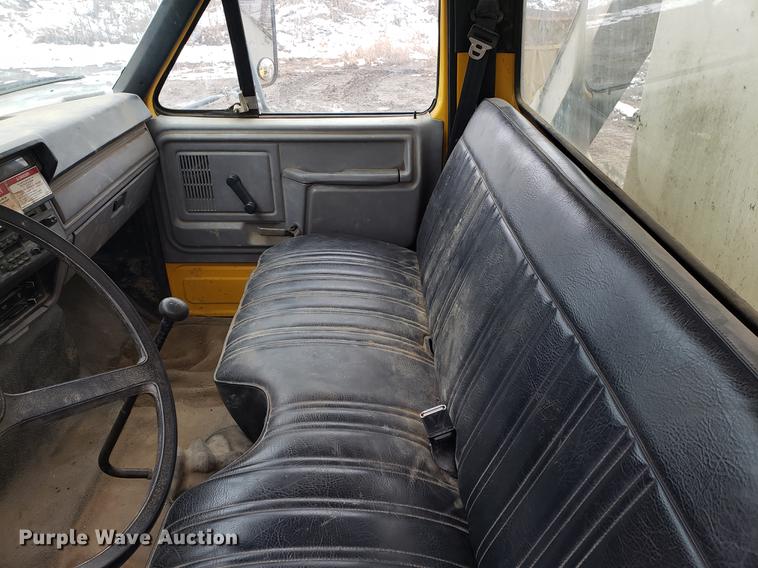 image for item AV9331 1998 Ford F800 crane truck