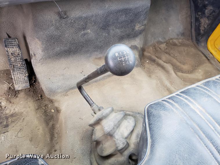 image for item AV9331 1998 Ford F800 crane truck