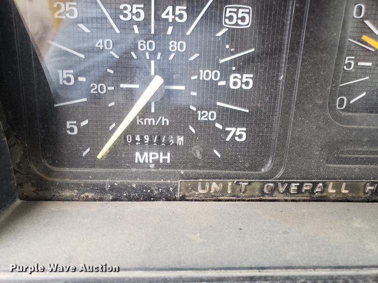 image for item AV9331 1998 Ford F800 crane truck