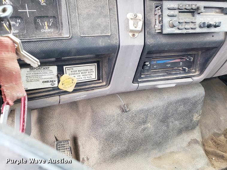 image for item AV9331 1998 Ford F800 crane truck