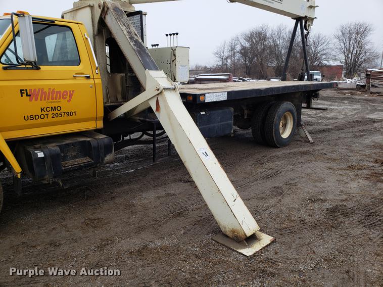 image for item AV9331 1998 Ford F800 crane truck