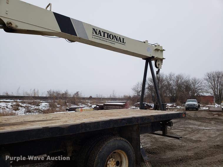 image for item AV9331 1998 Ford F800 crane truck