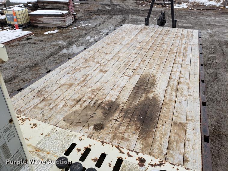 image for item AV9331 1998 Ford F800 crane truck