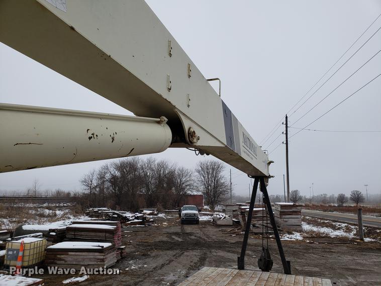 image for item AV9331 1998 Ford F800 crane truck