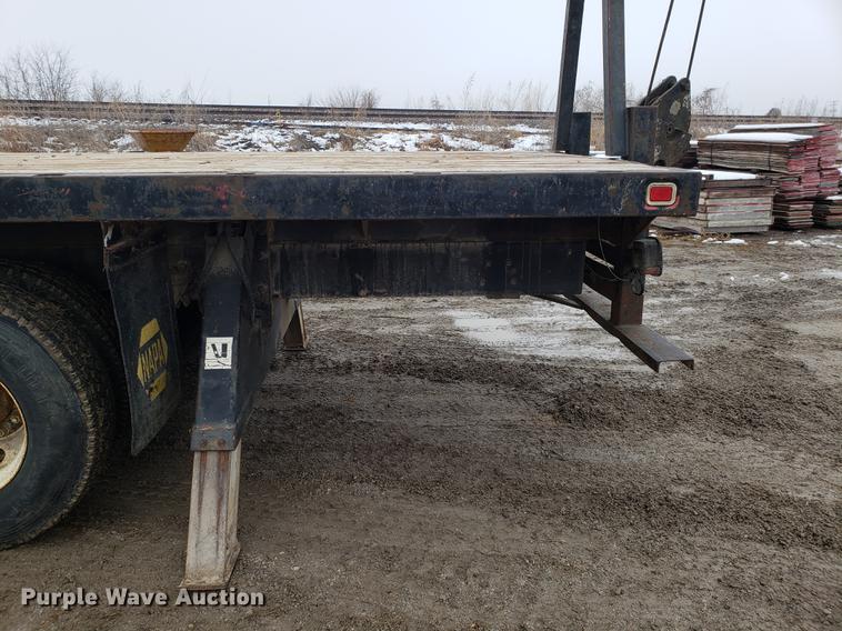 image for item AV9331 1998 Ford F800 crane truck