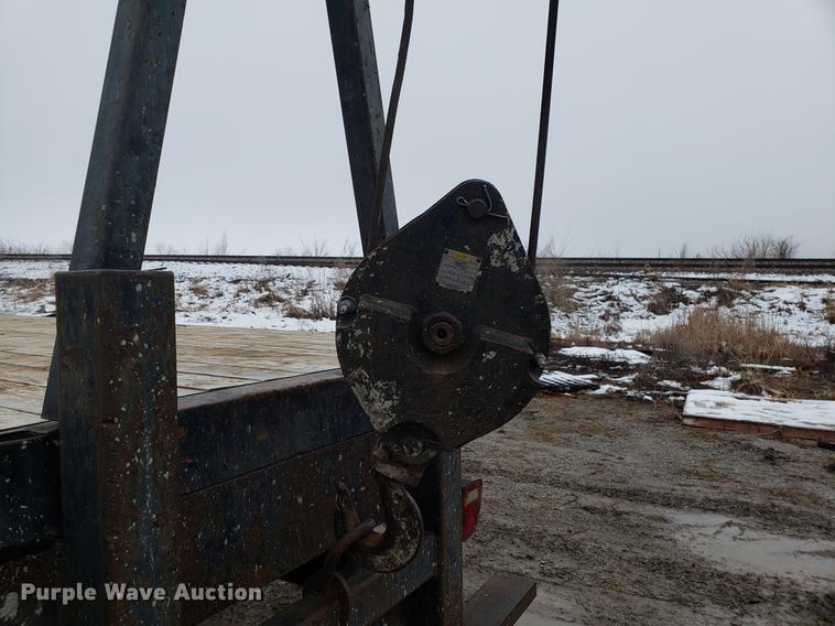 image for item AV9331 1998 Ford F800 crane truck