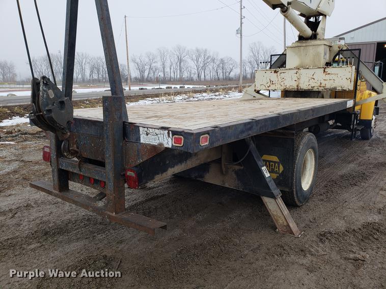 image for item AV9331 1998 Ford F800 crane truck