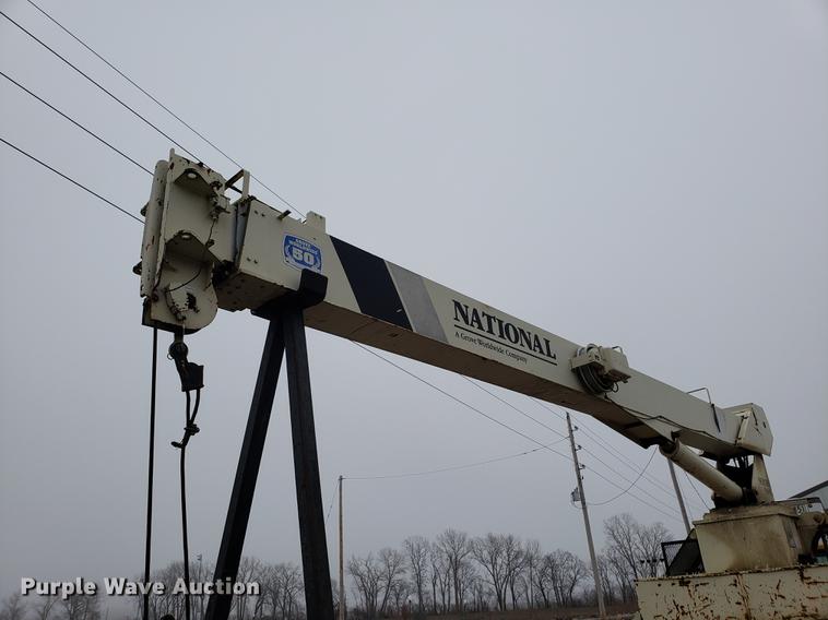 image for item AV9331 1998 Ford F800 crane truck