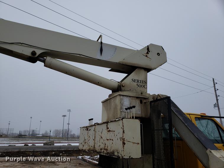 image for item AV9331 1998 Ford F800 crane truck