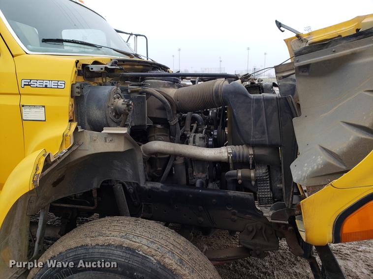 image for item AV9331 1998 Ford F800 crane truck