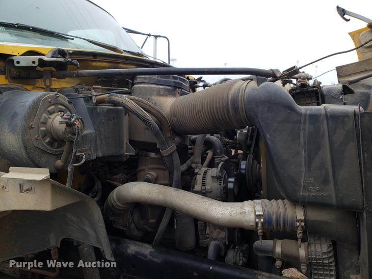 image for item AV9331 1998 Ford F800 crane truck