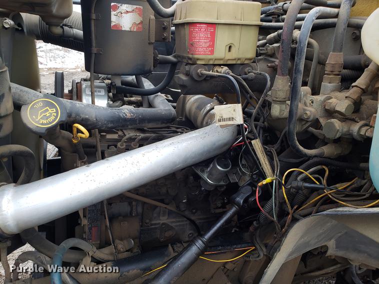 image for item AV9331 1998 Ford F800 crane truck