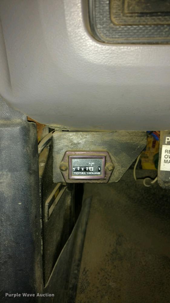 image for item AV9331 1998 Ford F800 crane truck