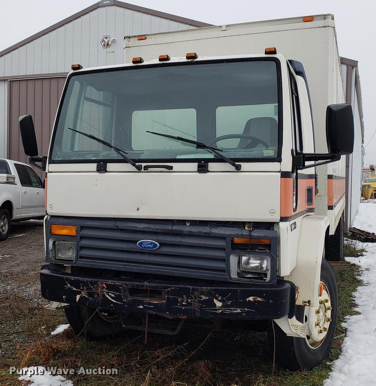 image for item AV9336 1986 Ford CF6000 box truck
