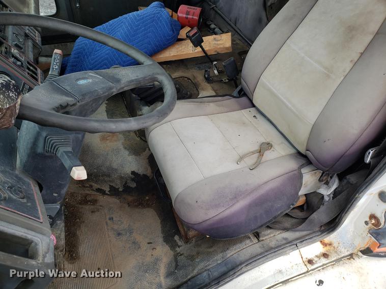 image for item AV9336 1986 Ford CF6000 box truck