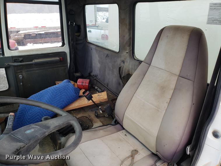 image for item AV9336 1986 Ford CF6000 box truck